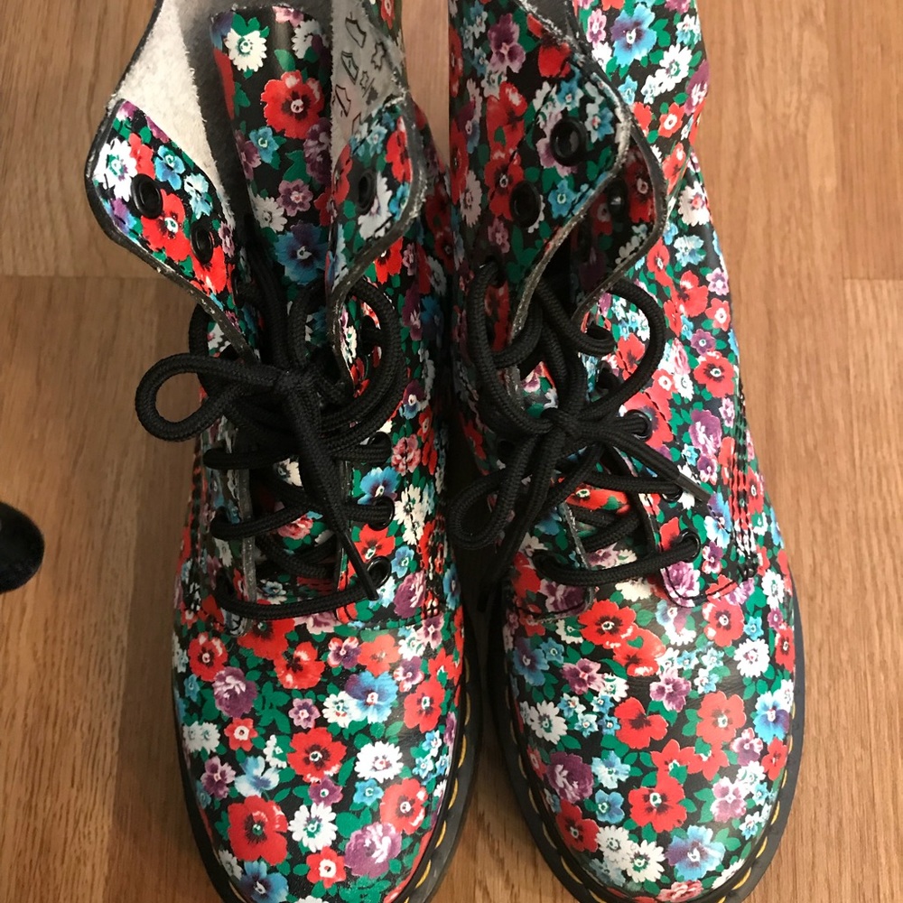 Doc Martens Floral boots